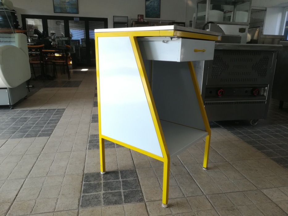 ACM305 - Mesa de apoio - Usada