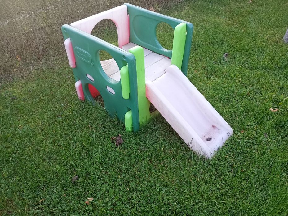 Domek ogrodowy plac zabaw zjeżdżalnia