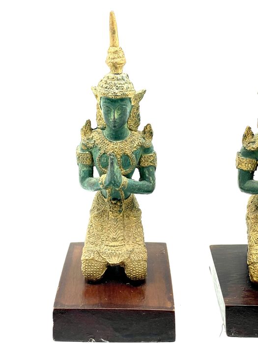 Divindades budas tailandeses em bronze