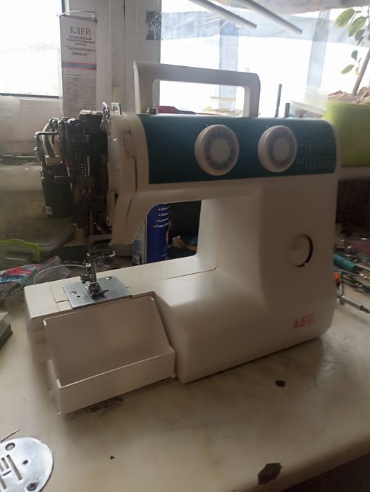 Продам швейную машинку AEG