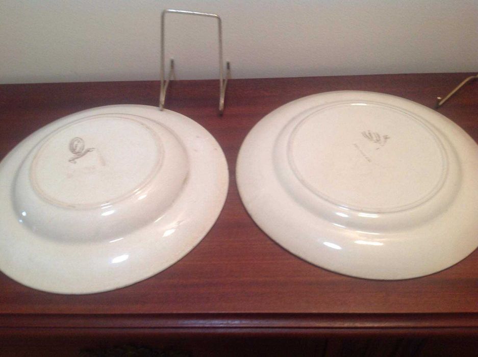 Dois pratos Wedgwood motivo Minerva