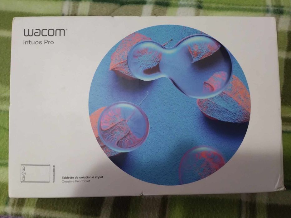 Graphics tablet with pen64584914247555122