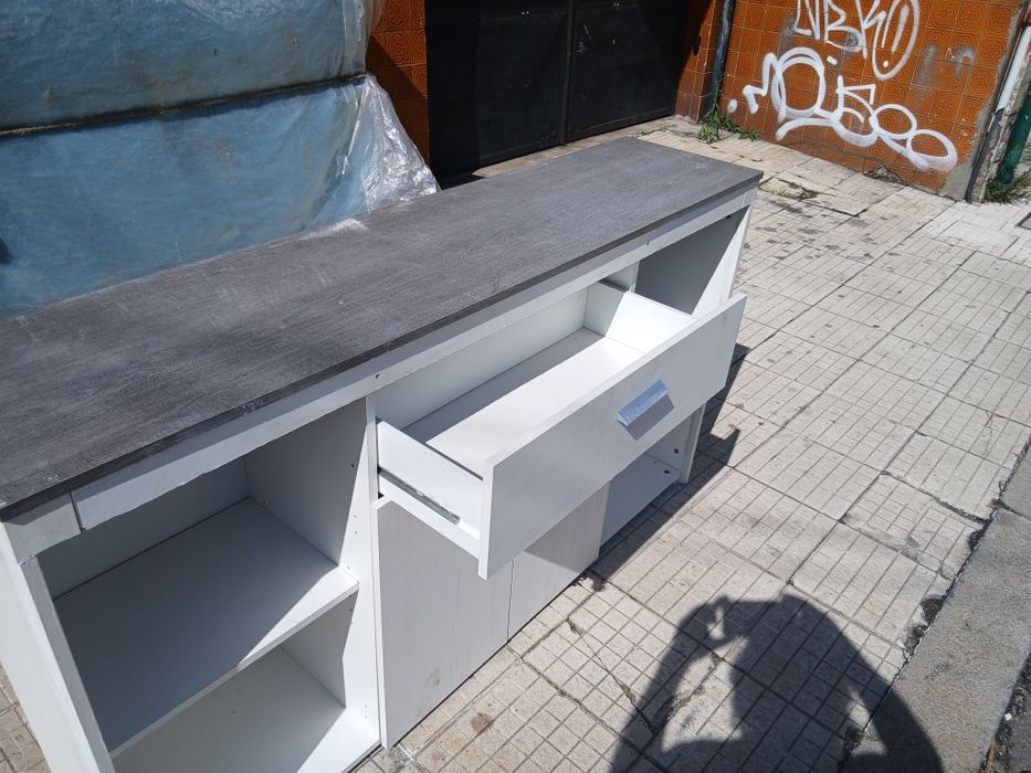 Aparador branco tampo cinza