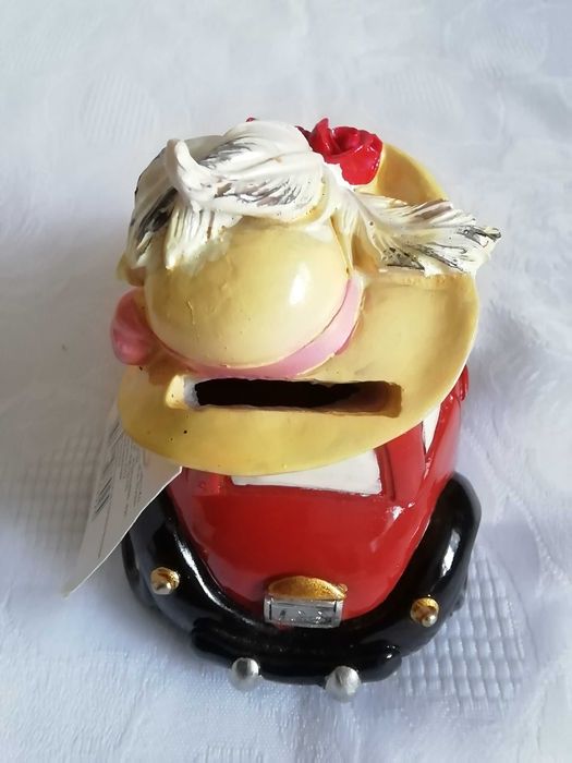 Новая красивая детская игрушка машинка копилка статуэтка подарок