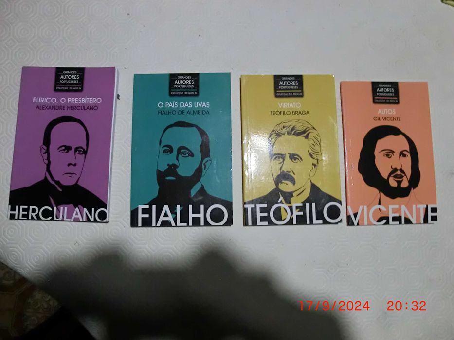 Lote de 14 livros diversos.
