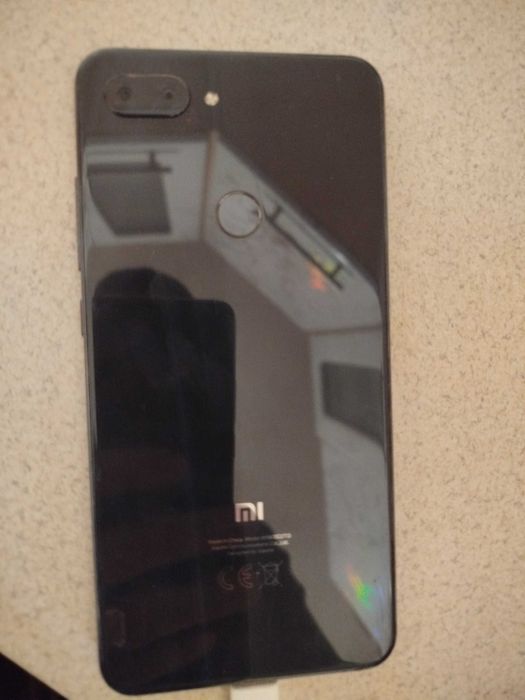 Продам смартфон Xiaomi mi 8
