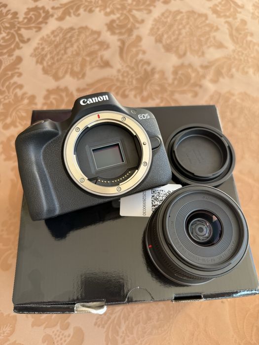 Câmera fotografica Canon R50 (COMO NOVA)