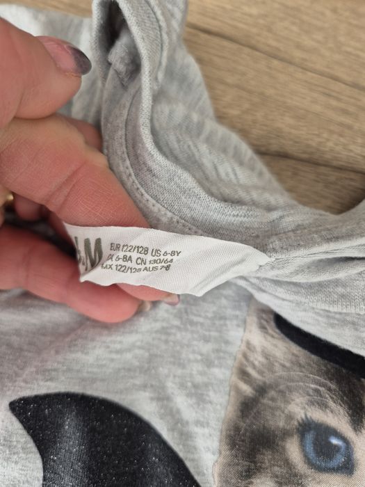Bluza H&m halloween 122/128
Normalne ślady użytkowania I prania