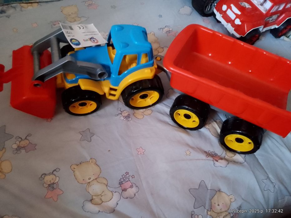 Машинки пластмасові іграшкові