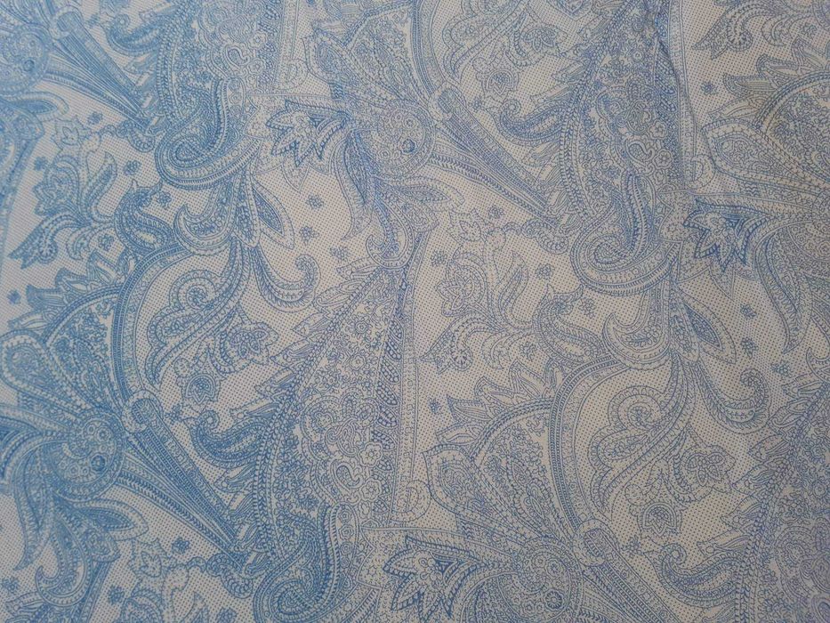 Sofá cama 3 lugares com puffs e almofadas