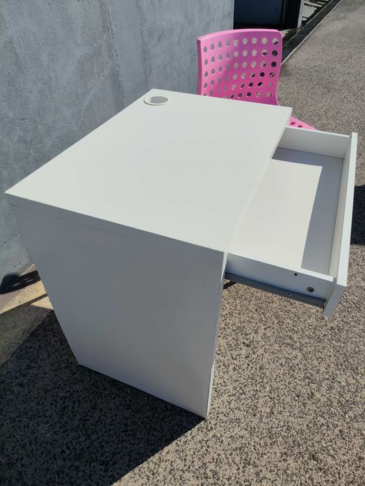 Conjunto Secretária Branca + Cadeira Giratória Rosa