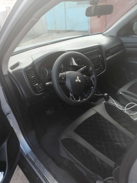 Мітсубісі аутлендер