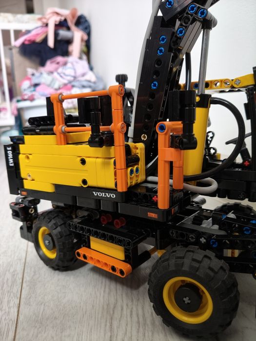 Koparka LEGO technic 42053 Volvo EW160E