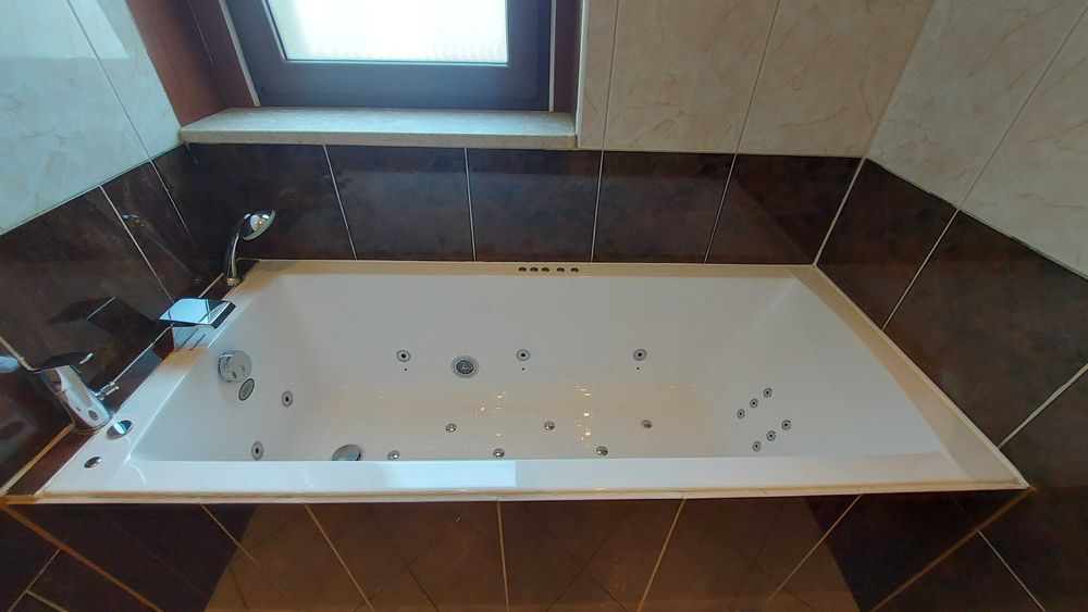 Wanna Excellent z hydromasażem i podgrzewaniem wody, jak nowa!