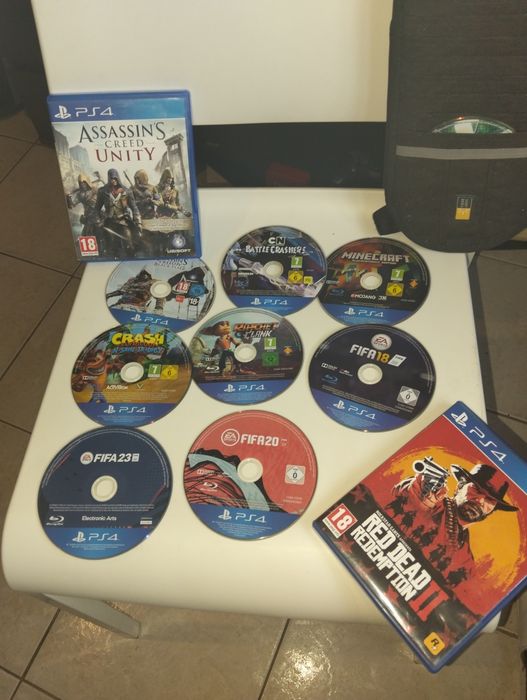 Vendo ps4 com tudo!