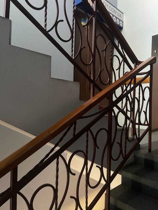 Продаж офісного приміщення 155 кв.м. на 2 поверсі по вул. Небесної Сотні 4