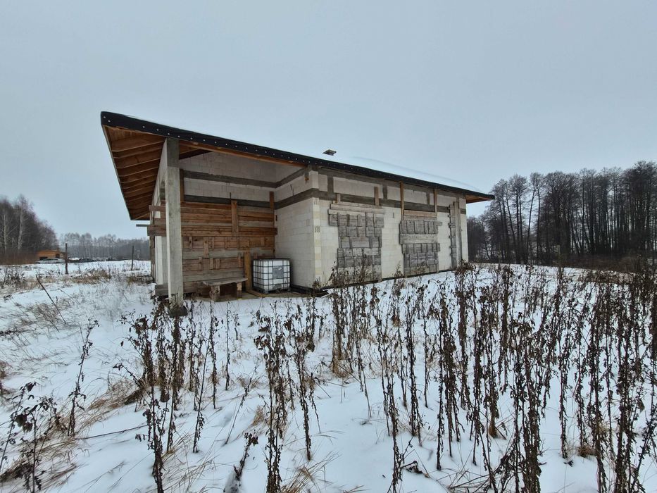 Działka z domem w stanie surowym – sprzedam