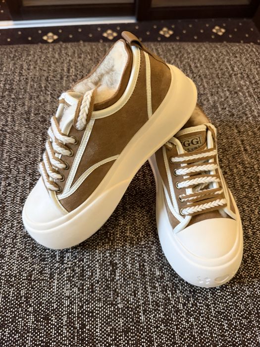 Жіночі шкіряні кросівки UGG 37/39