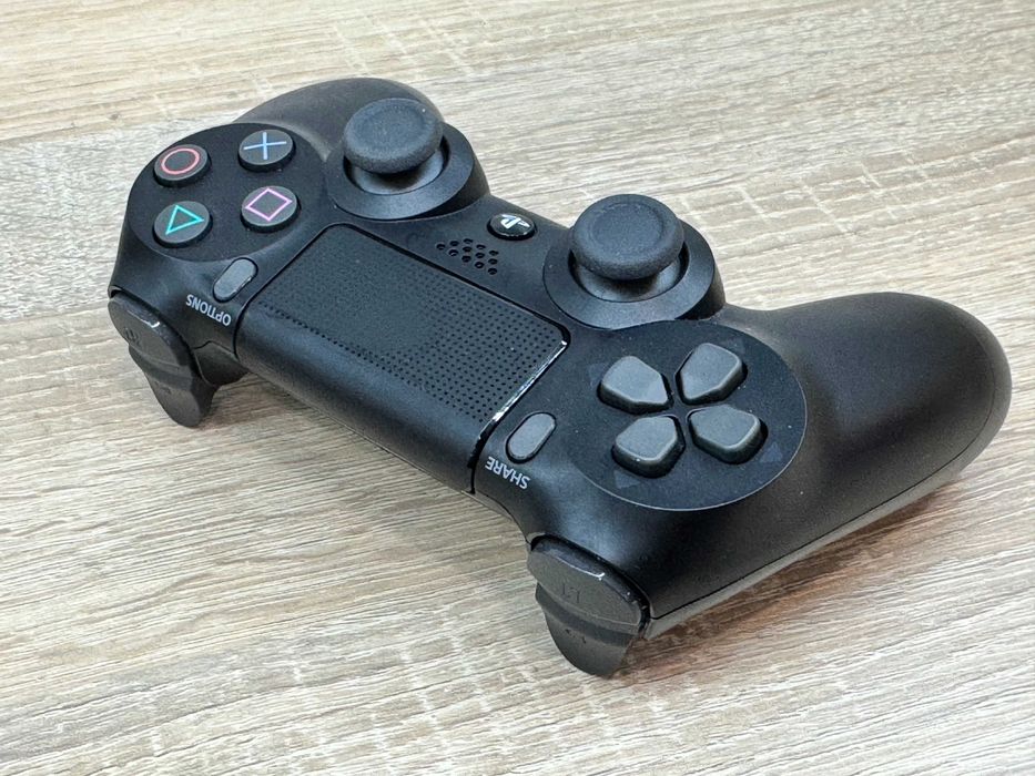 Konsola Playstation 4 pro 1tb + pad