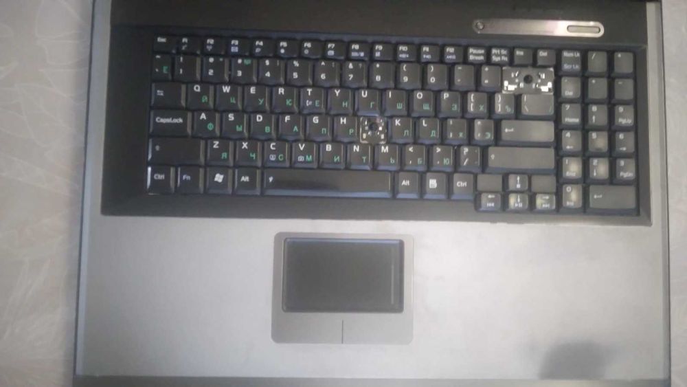 Ноутбук Asus з пультом .