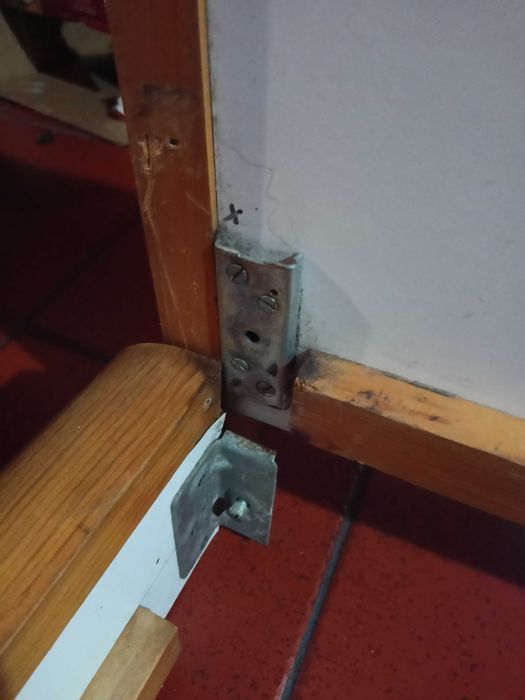 Cama de solteiro com defeitos (190cm x 90cm)