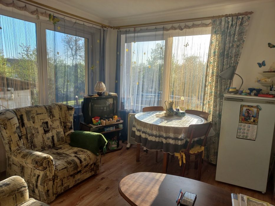 Будиночок коли лісу  та недалеко річка і св.джерело