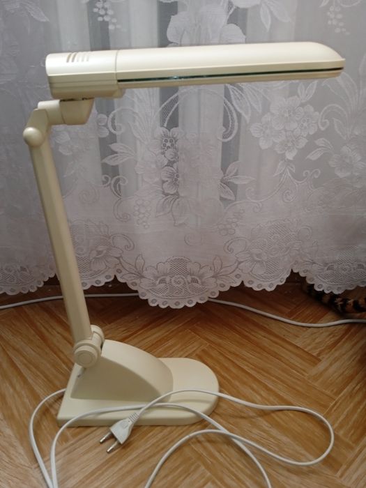 Лампа настільна енергоощадна