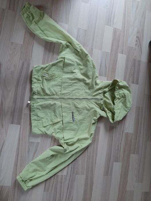 Kurtka wiatrówka Bershka XS