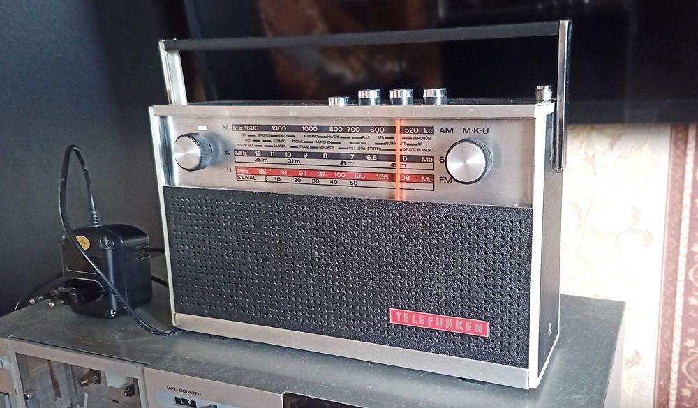 Радіоприймач TELEFUNKEN banjo automatic