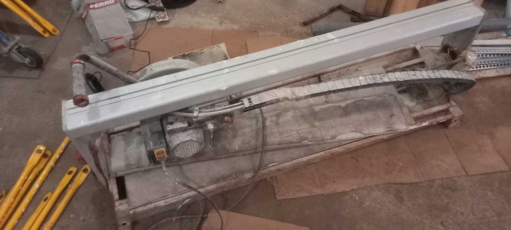 Плиткорез с двигателем