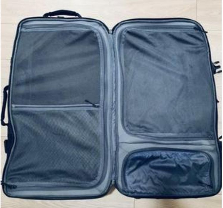 Продам чемодан Nike Fiftyone 49 Cabin Roller 69 L.