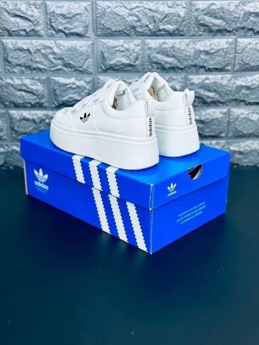 Кросовки на липучках 36 размер Адидас белые кожаные Кроссовки Adidas без шнурков Распродажа ! Идеальные в школу