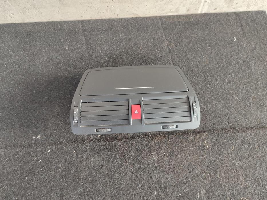 Дефлектор Octavia A5 повітропровід салону центральний Шкода Октавія А5