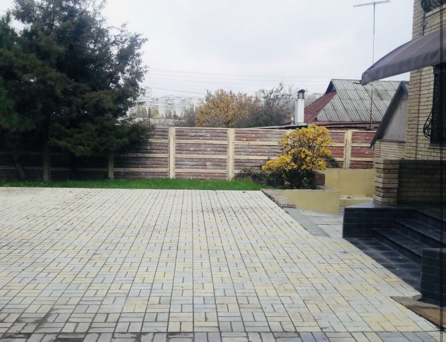 Дом в 602 м-не Салтовки. Новой постройки.180 м2.Старт-152000$. Торг