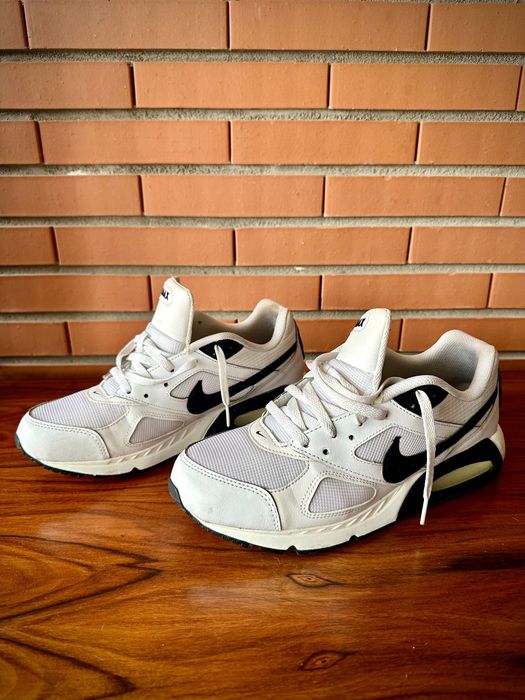 Ténis Nike Air Max Ivo n-44,5