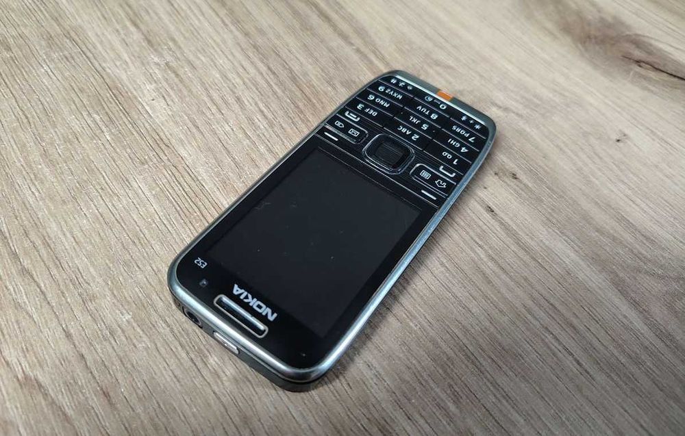 Ładna Nokia e52 / retro / Toruń