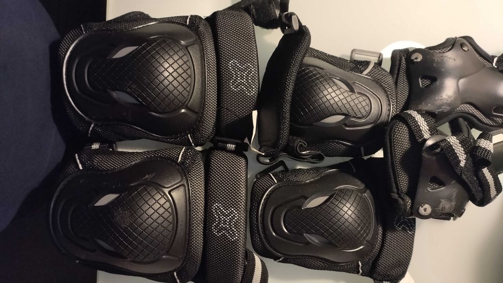 Capacete + Proteções, de criança como novo