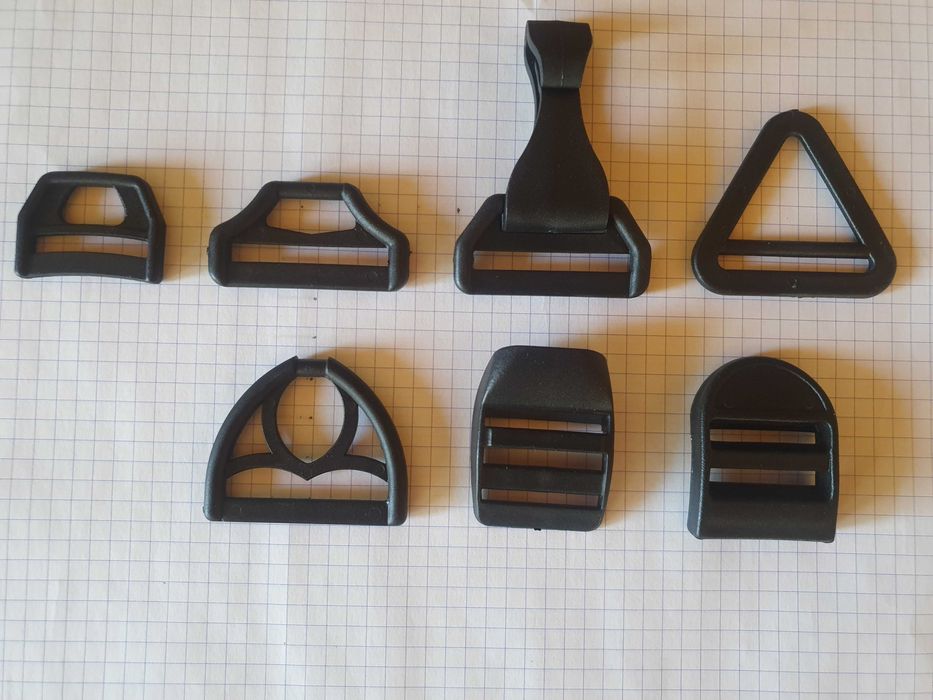 Karabińczyk - zaczep 40 mm czarny  96 szt plastik