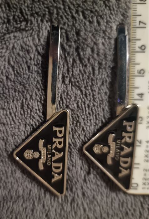 Парные заколки невидимки Prada