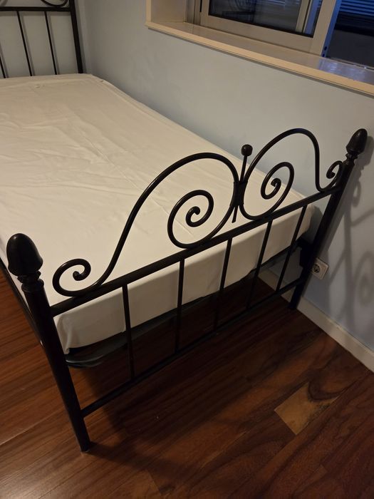 Cama em ferro com colchão