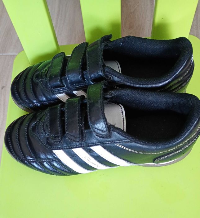 Adidas. Buty piłkarskie, chłopięce.