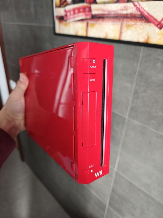 Wii vermelha + 2 comandos
