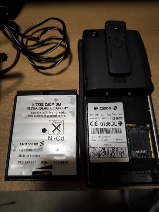 Вінтажний мобільний телефон Ericsson GH 198