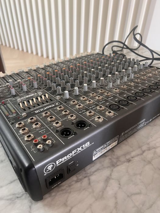 Mackie ProFX16 – Mesa de Mistura Profissional com USB e Efeitos
