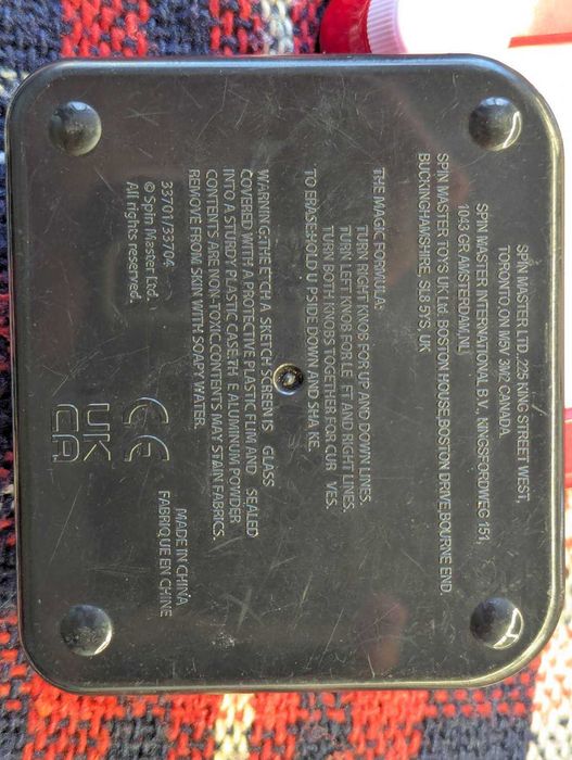 игрушка для рисования Etch A Sketch Pocket (карманная версия)