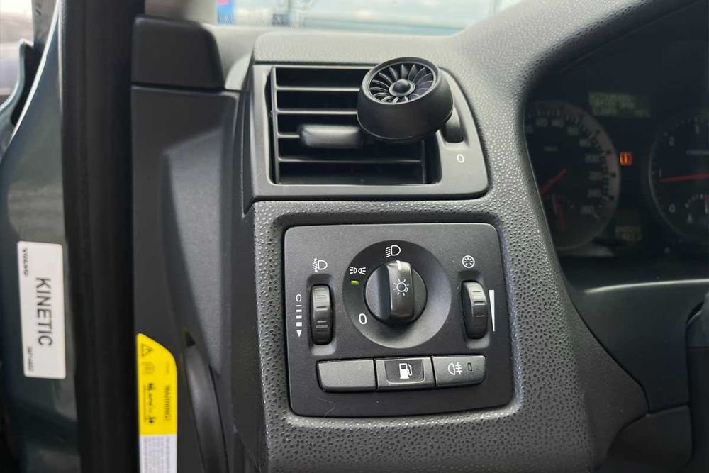 Volvo V50 2004 року