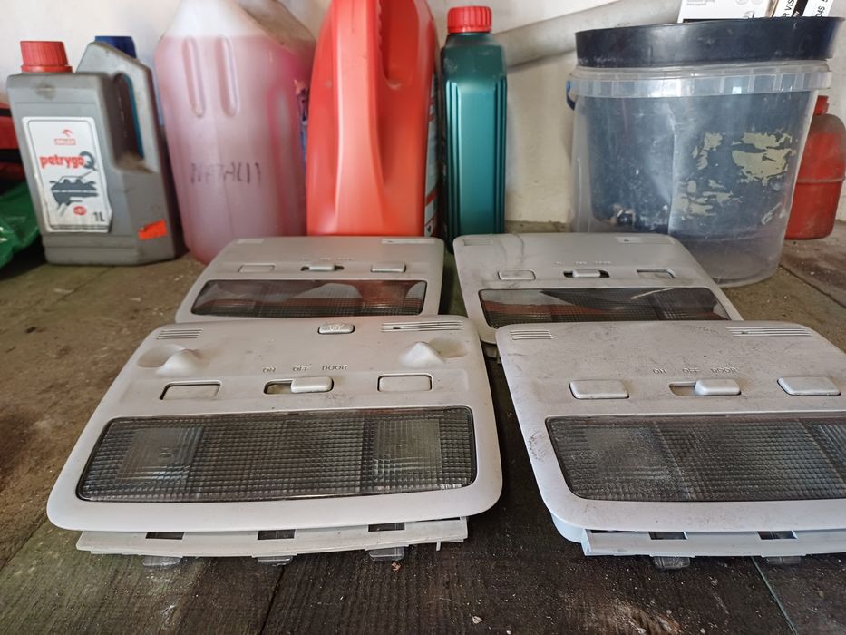 Toyota Avensis t25 lampa podświetlenia przód przednia cała