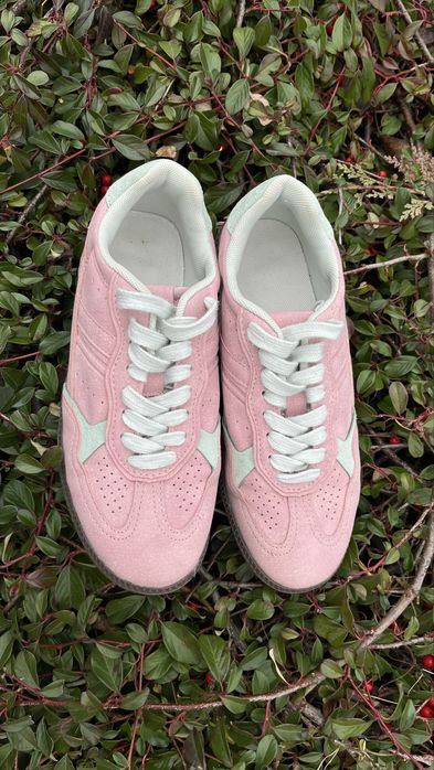 Кеди Reserved з контрастними елементами