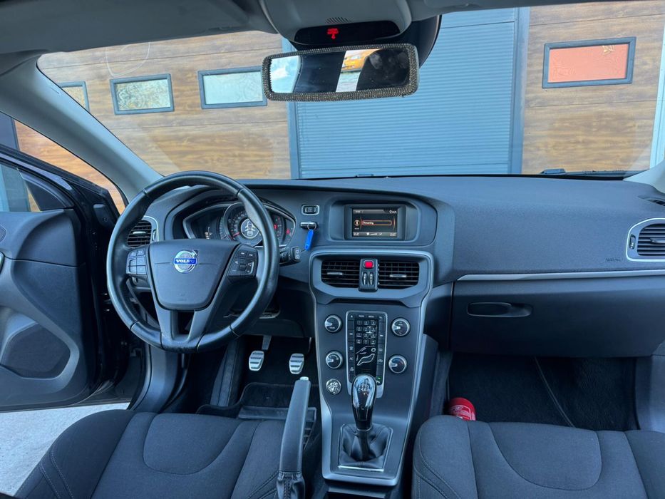 Volvo V40 2.0 D2 120km