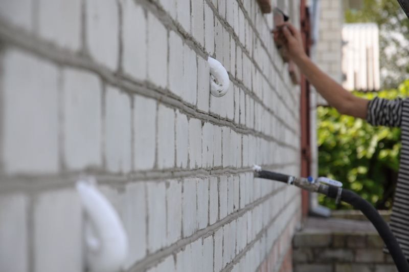 Утепление воздушной прослойки домов, стен, мансард, крыш пеноизолом